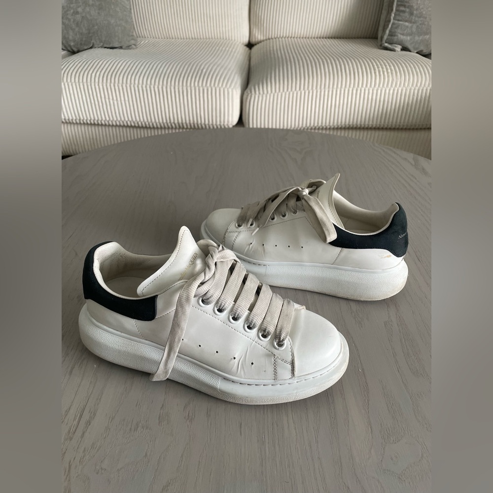 Alexander McQueen Women's Oversized Sneaker in White/Black Leather Size:7.5 (N55